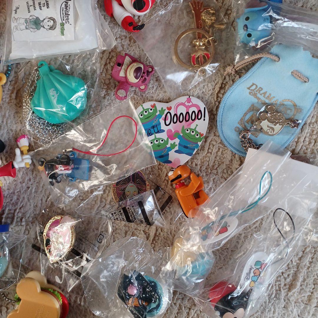 ディズニーグッズ　フィギュア　メダル　ガチャ　弁当箱　大量まとめ売りセット