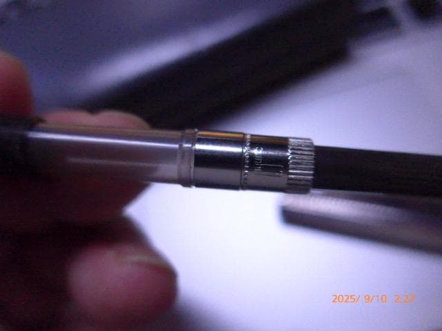 ダンヒルの高級万年筆ジェムラインの14Kペン先 F 銀張りのバーレイ。美品。箱付