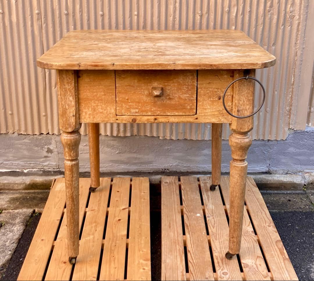 アンティークキャスター付きテーブル