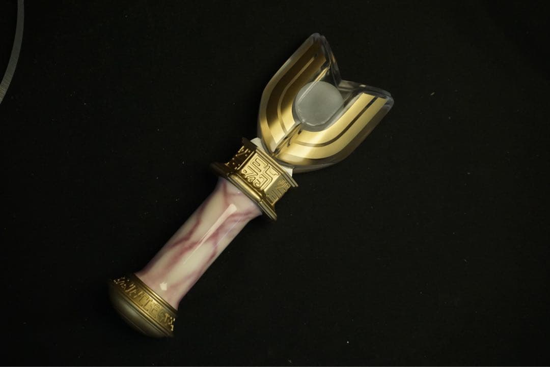 ウルトラマンティガ　スパークレンス　非可動式水晶.ver　プロップ　劇中風台座付