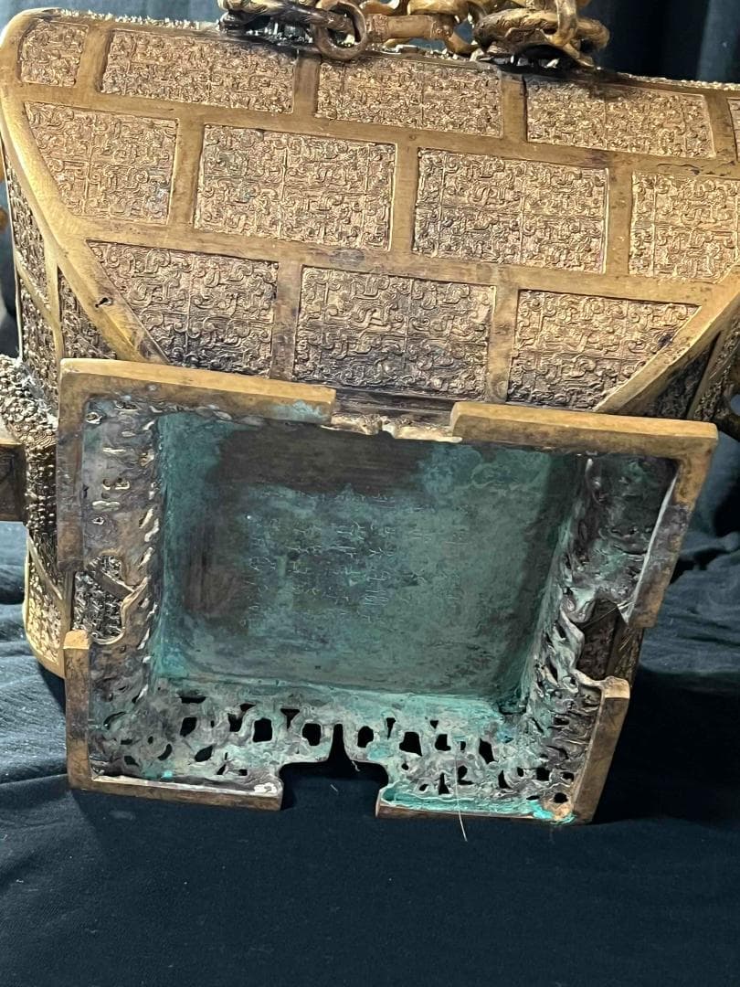 商周から戦国時代　金銅螭龍瑞獣羽文双糸壺　方盉　高台に銘文在銘(B-99)