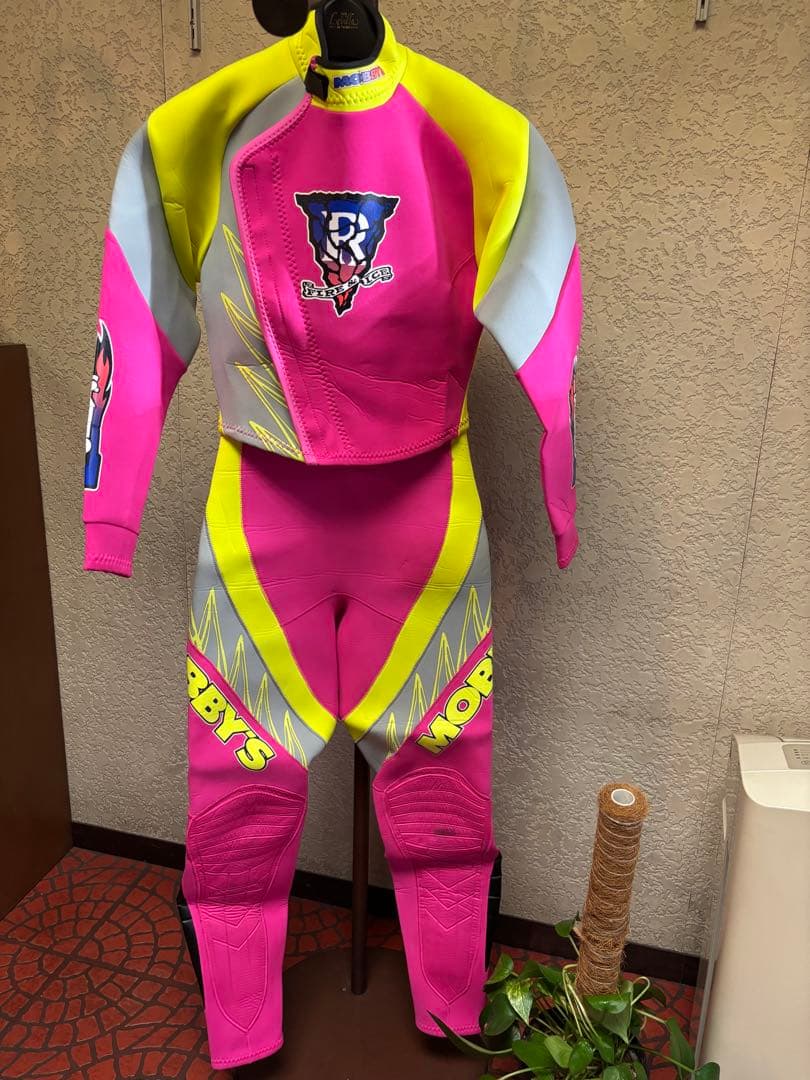 女性用　モビーズ(mobbys)ツーピース　ウエットスーツ　手袋と靴付き