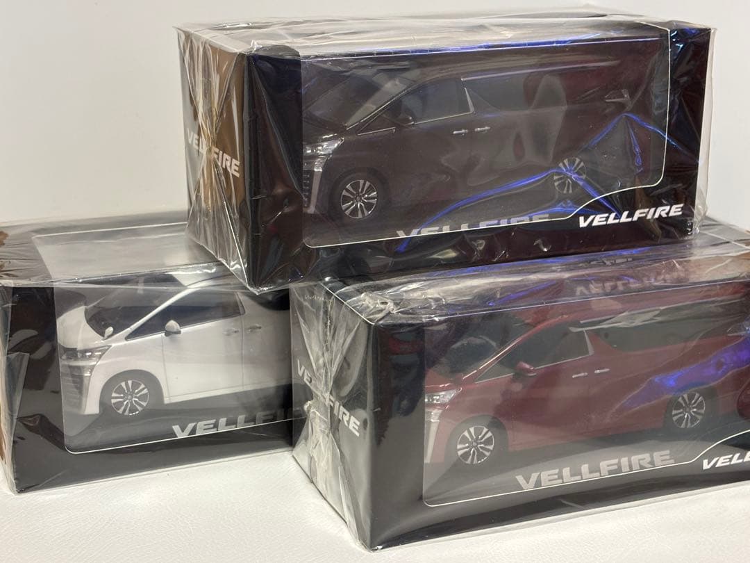TOYOTA ヴェルファイア30系後期ミニカー1/30ダイキャスト製　3台セット