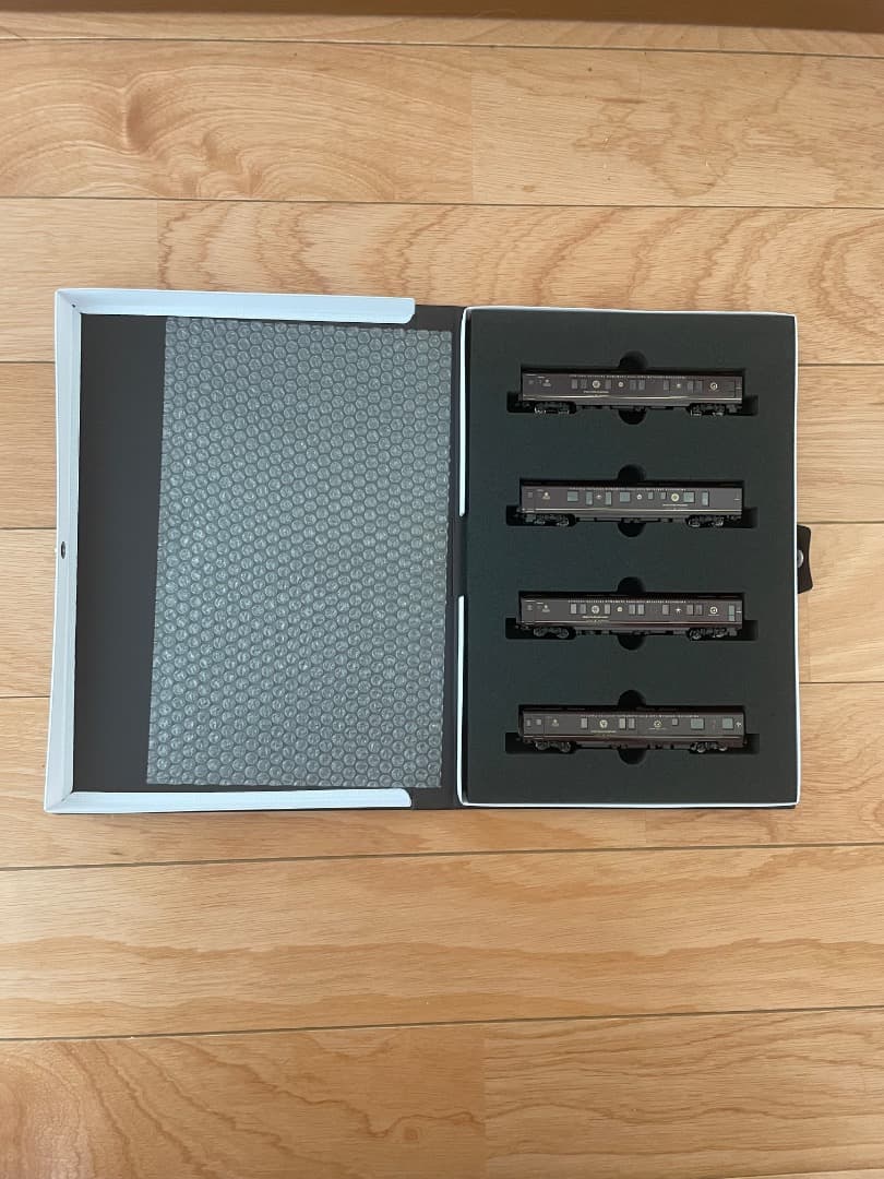 KATO クルーズトレイン「ななつ星 in 九州」8両セット