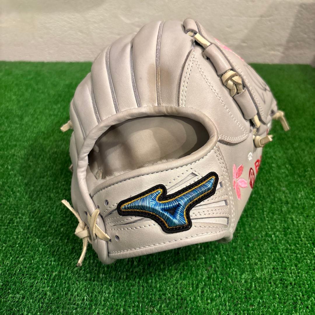 上野由岐子投手 プロ支給品 実使用グローブ ビックカメラ高崎 直筆サイン入り