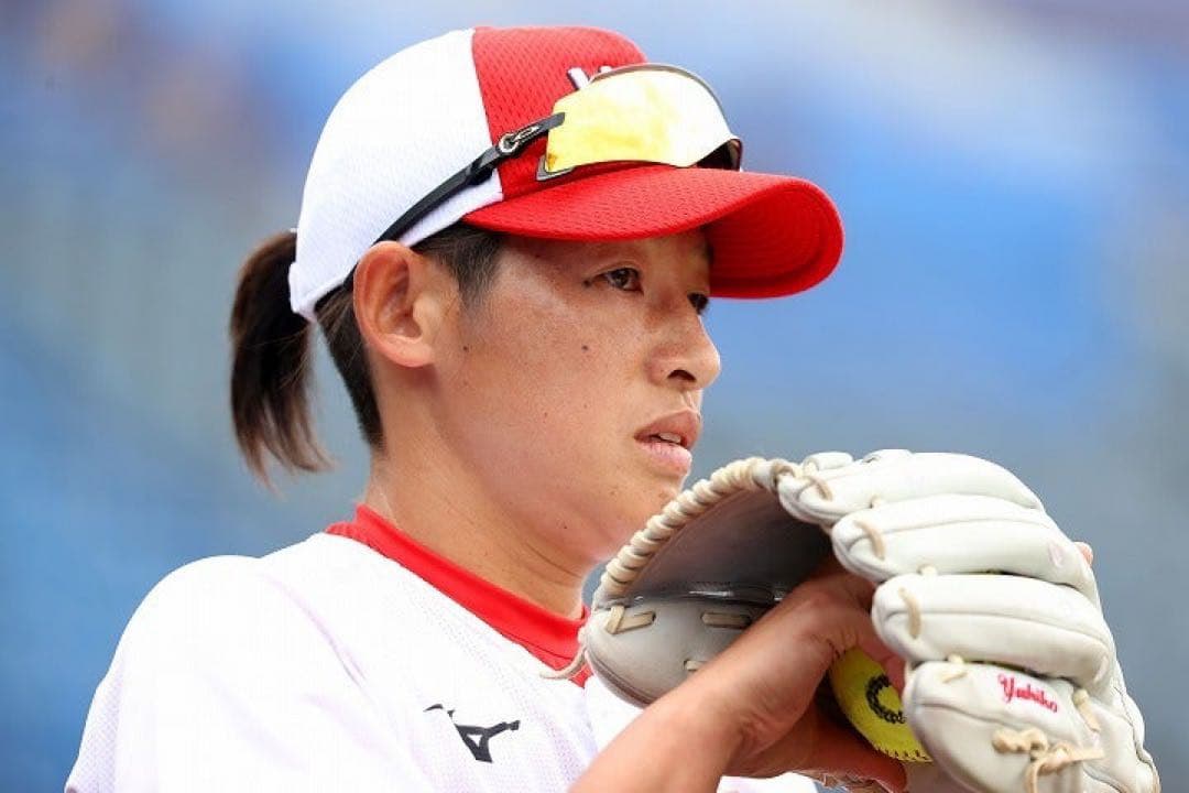 上野由岐子投手 プロ支給品 実使用グローブ ビックカメラ高崎 直筆サイン入り