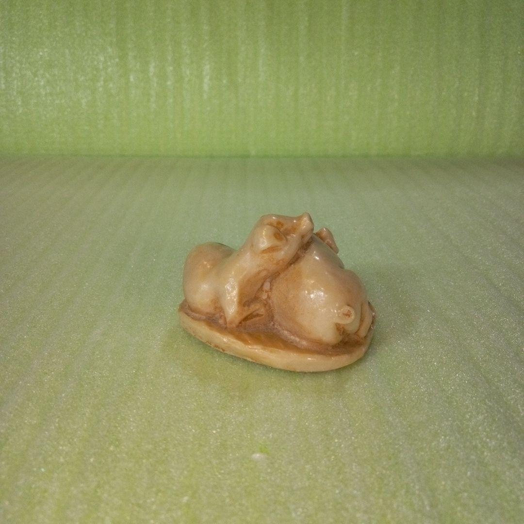 豚の置物　二匹の豚　フィギュア　オブジェ　ディスプレイ　アンティーク　レトロ