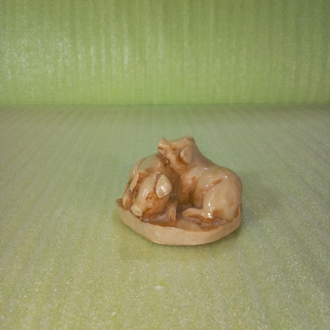 豚の置物　二匹の豚　フィギュア　オブジェ　ディスプレイ　アンティーク　レトロ