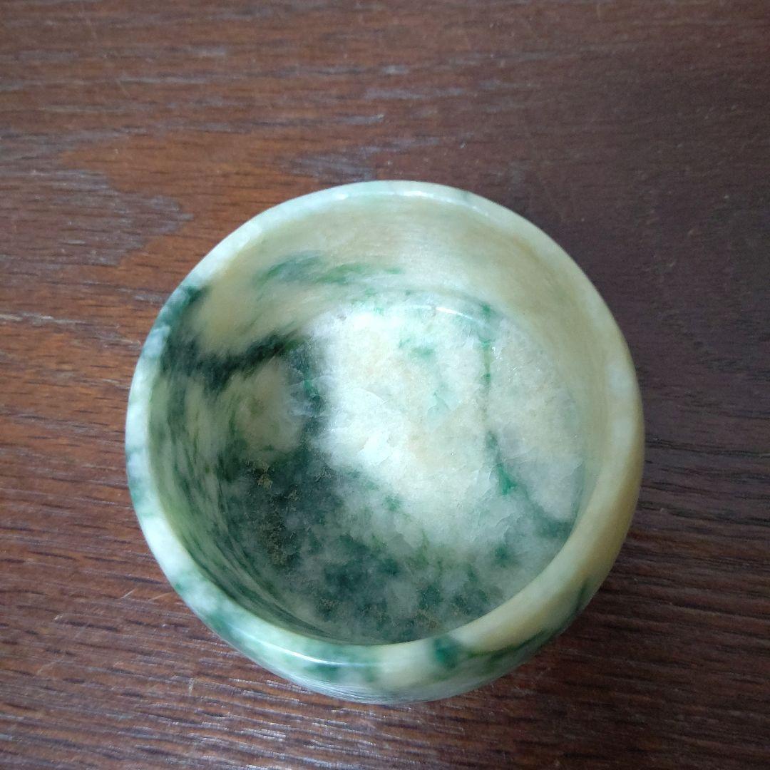 値下げ翡翠製ぐい呑み（糸魚川）検　翡翠　酒器ぐい呑み　美術工芸品　ヒスイ