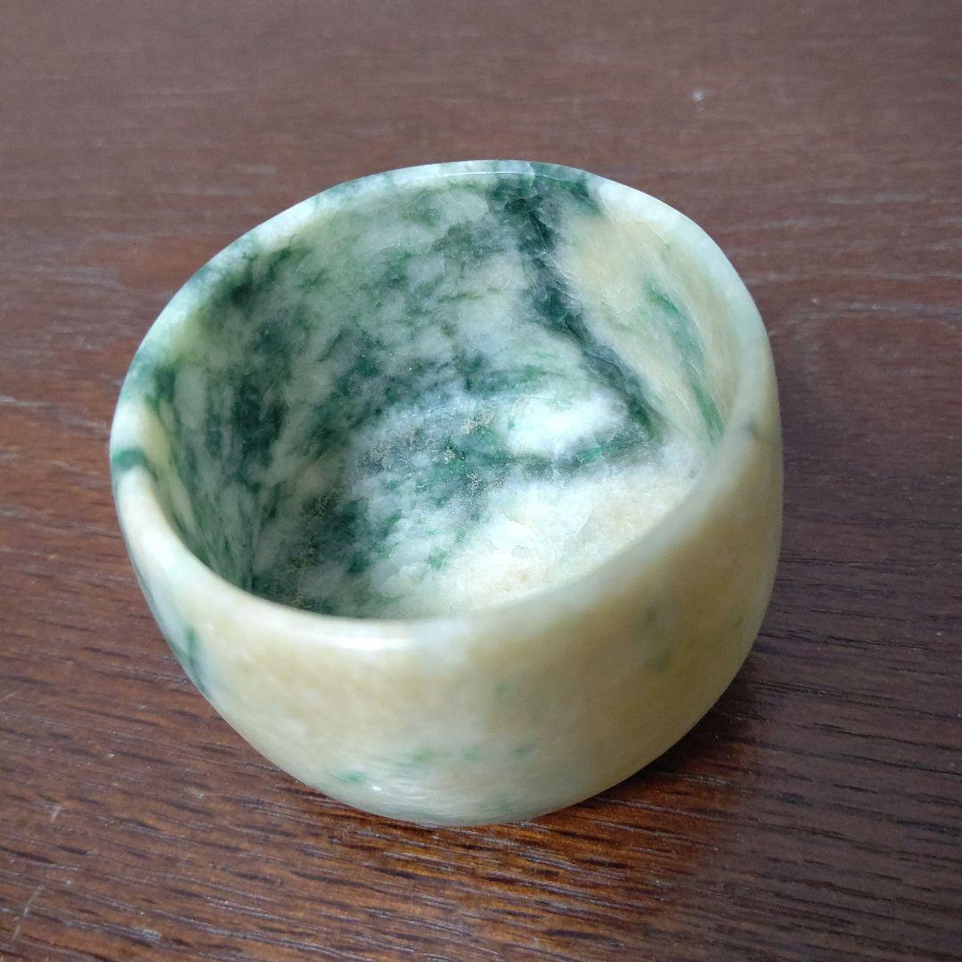 値下げ翡翠製ぐい呑み（糸魚川）検　翡翠　酒器ぐい呑み　美術工芸品　ヒスイ