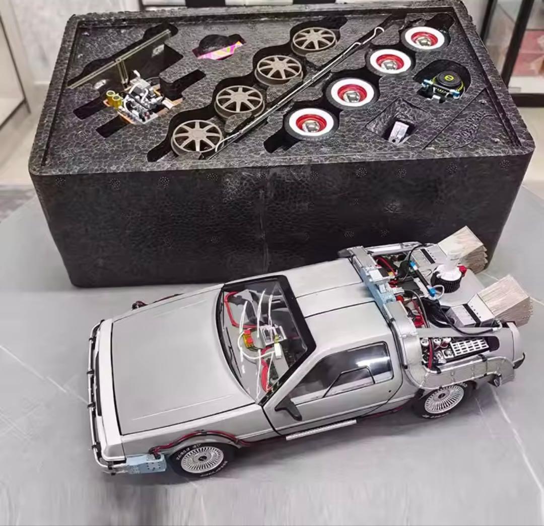 デロリアン 1/18スケール モデル Hot Wheels