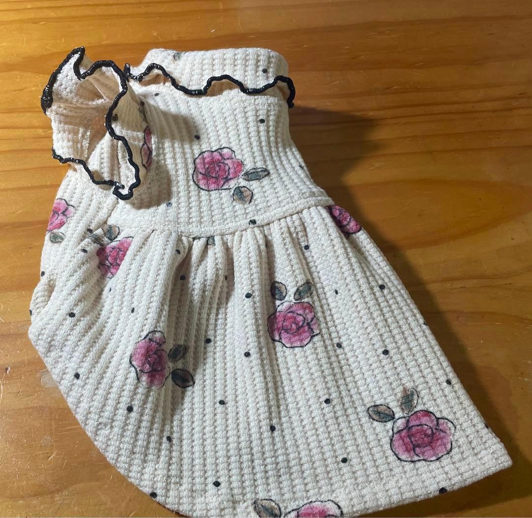 ハンドメイド犬服　ロールネック切替フリルワンピ ワッフルニット