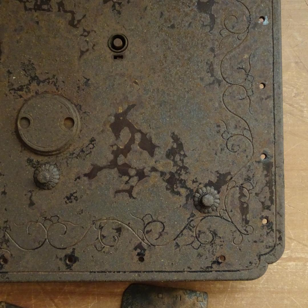 錆び鉄　古鉄　蔵 金具　鍵付き　アンティーク　古民具　オブジェ　土蔵の蔵戸の金具