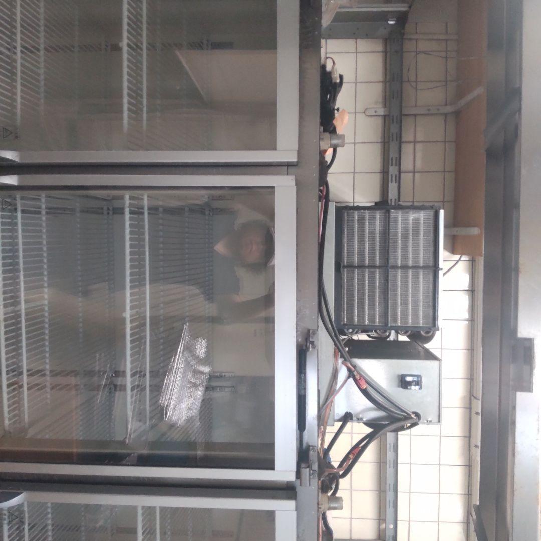 大型冷蔵ショーケース 3ドア シルバー