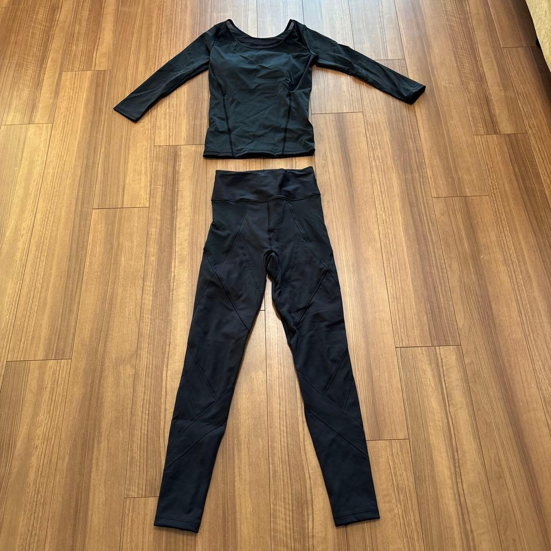 ブラック ヨガウェアセット (長袖トップス+レギンス)