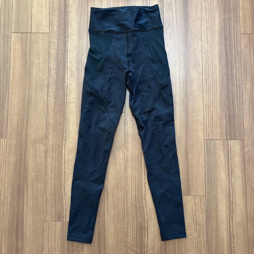 ブラック ヨガウェアセット (長袖トップス+レギンス)