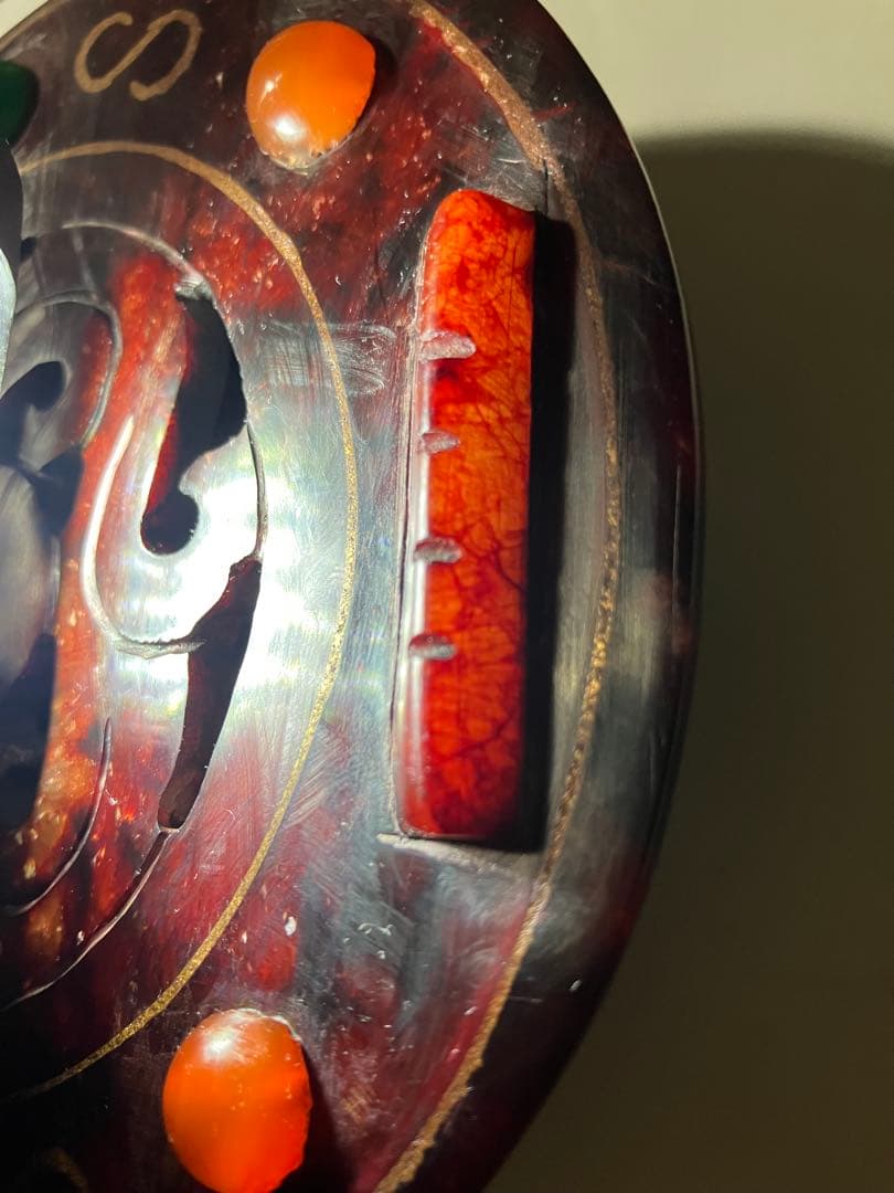 伝統的弦楽器 赤色(骨董品、800年歴史あるアンティーク）