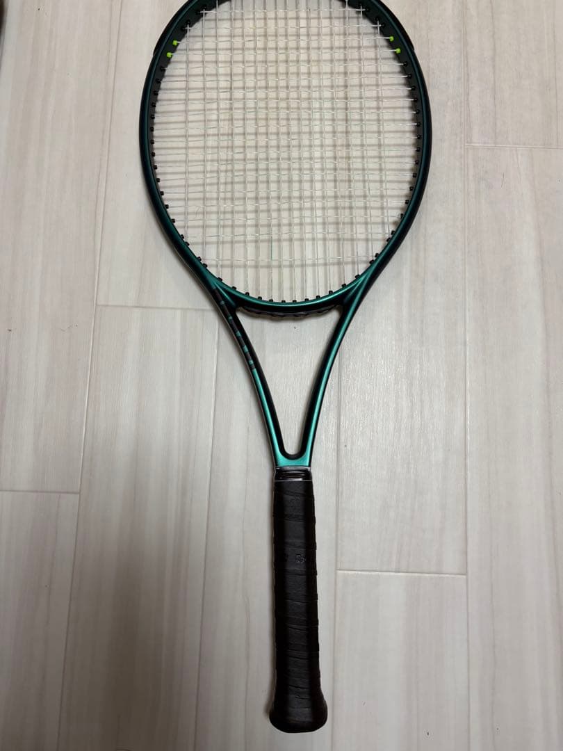 Wilson 100 V9 16×19 300g テニスラケット