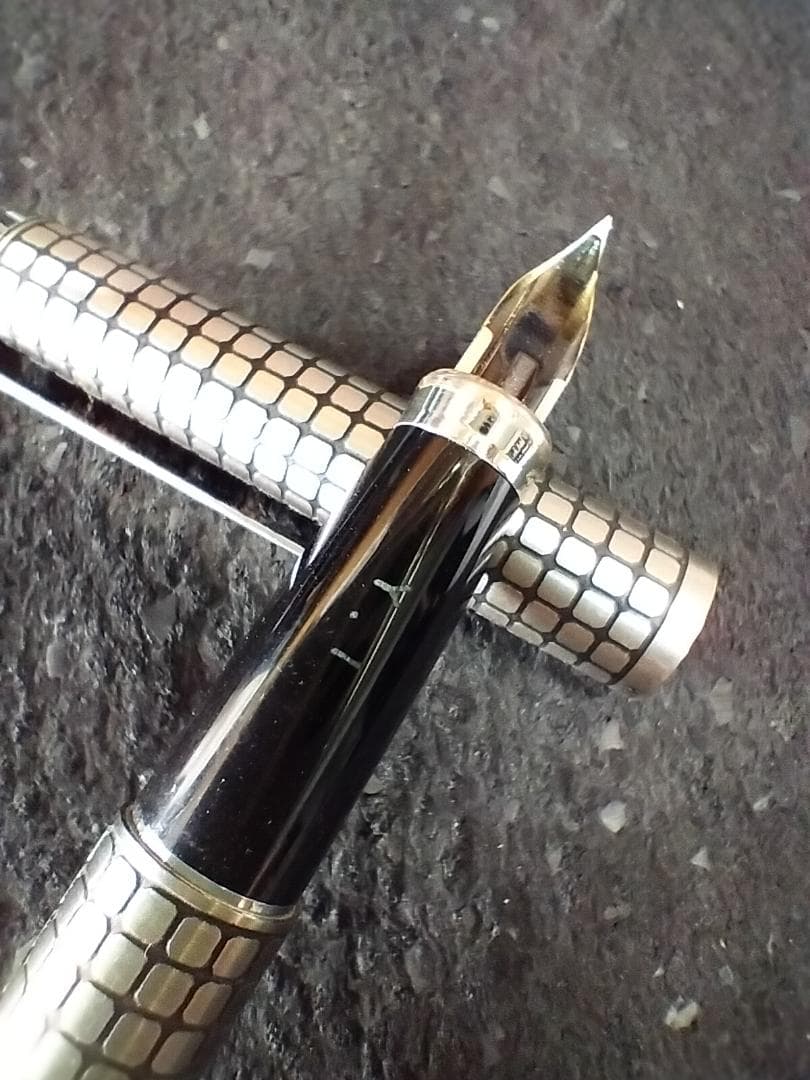 【美品】PLATINUM プラチナ万年筆 14KWG（細字）イニシャル刻印あり