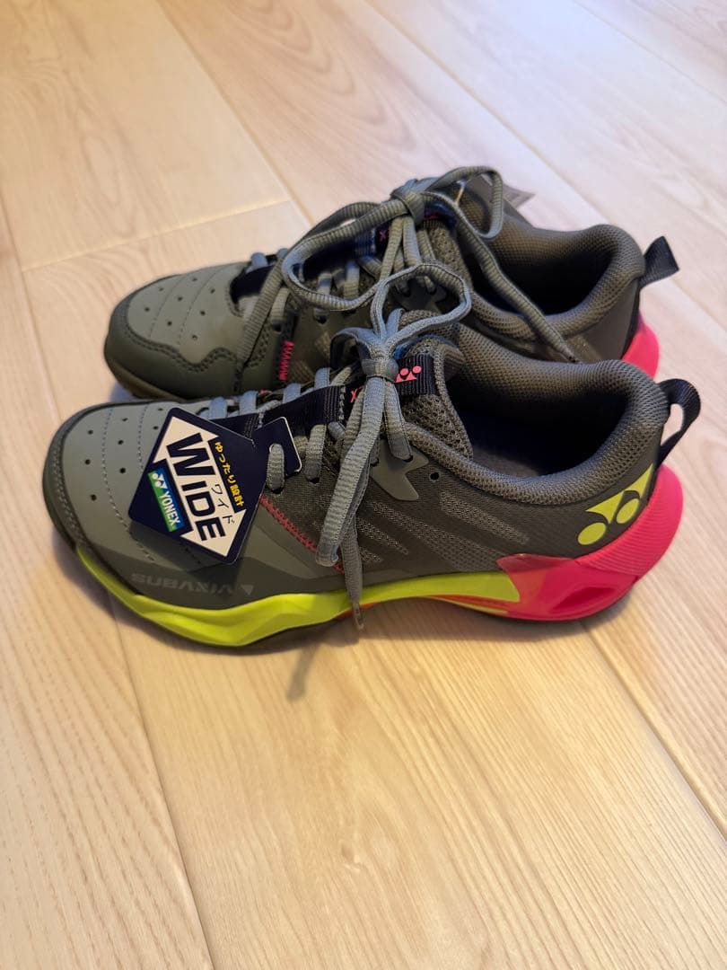 試着のみ ヨネックス サブアクシアGT ワイド 22.5 バドミントンシューズ