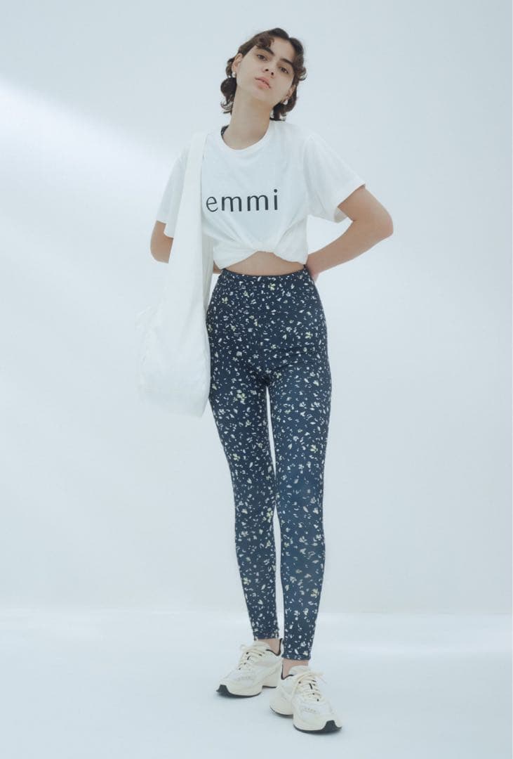 新品未開封　emmiyoga ハッピーウェルネスセット1 ネイビー