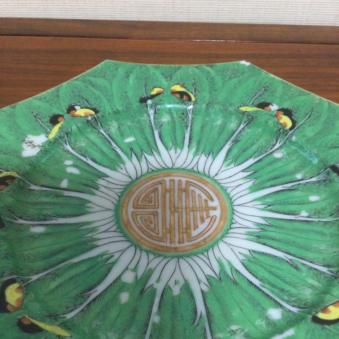 清朝末期の白菜蝶々寿皿、八角形