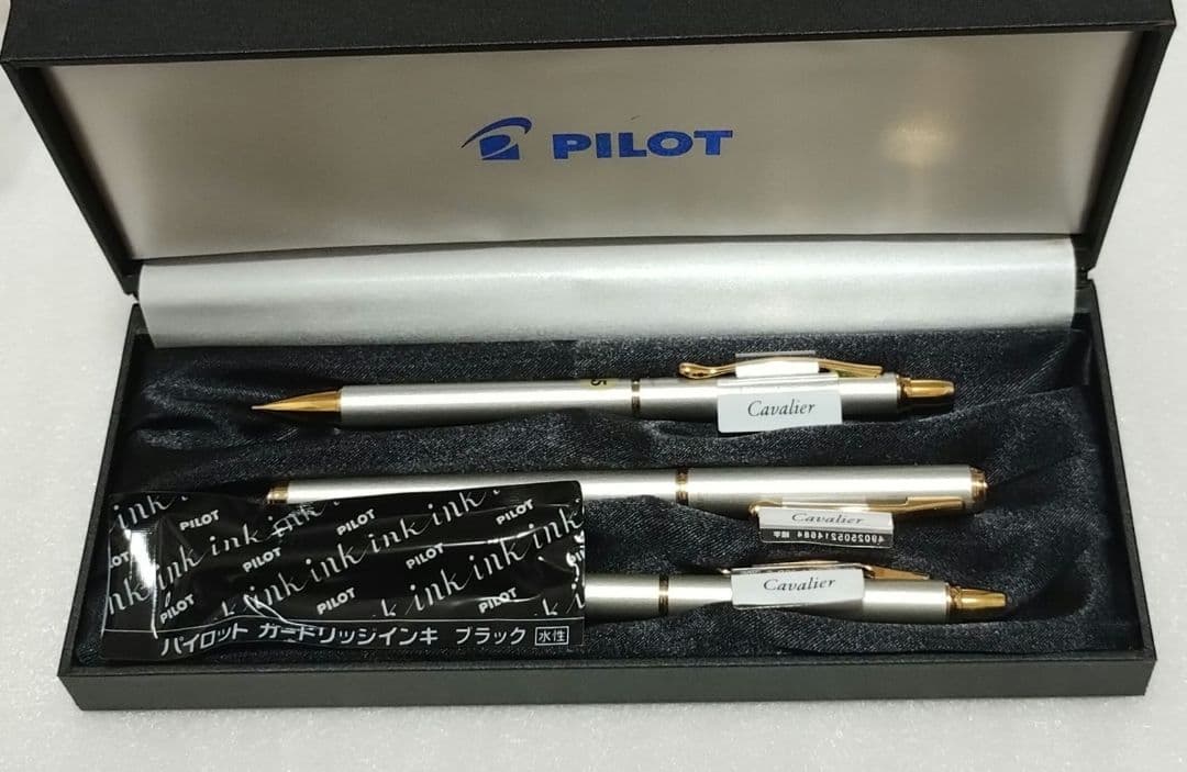 （廃盤品・新品未使用）パイロット　万年筆　初期型カヴァリエ3点セット　シルバー軸