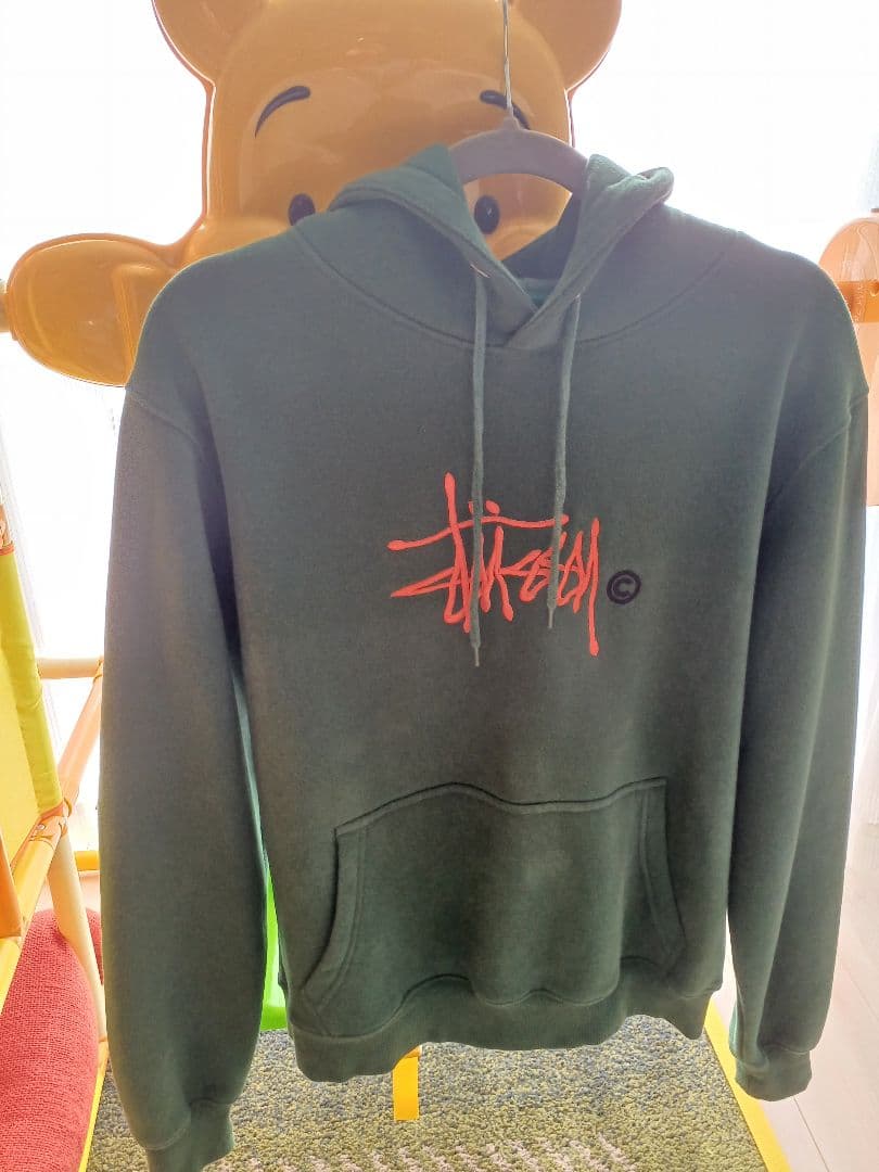 Stussy刺繍ロゴ入り　グリーンフード付パーカーM