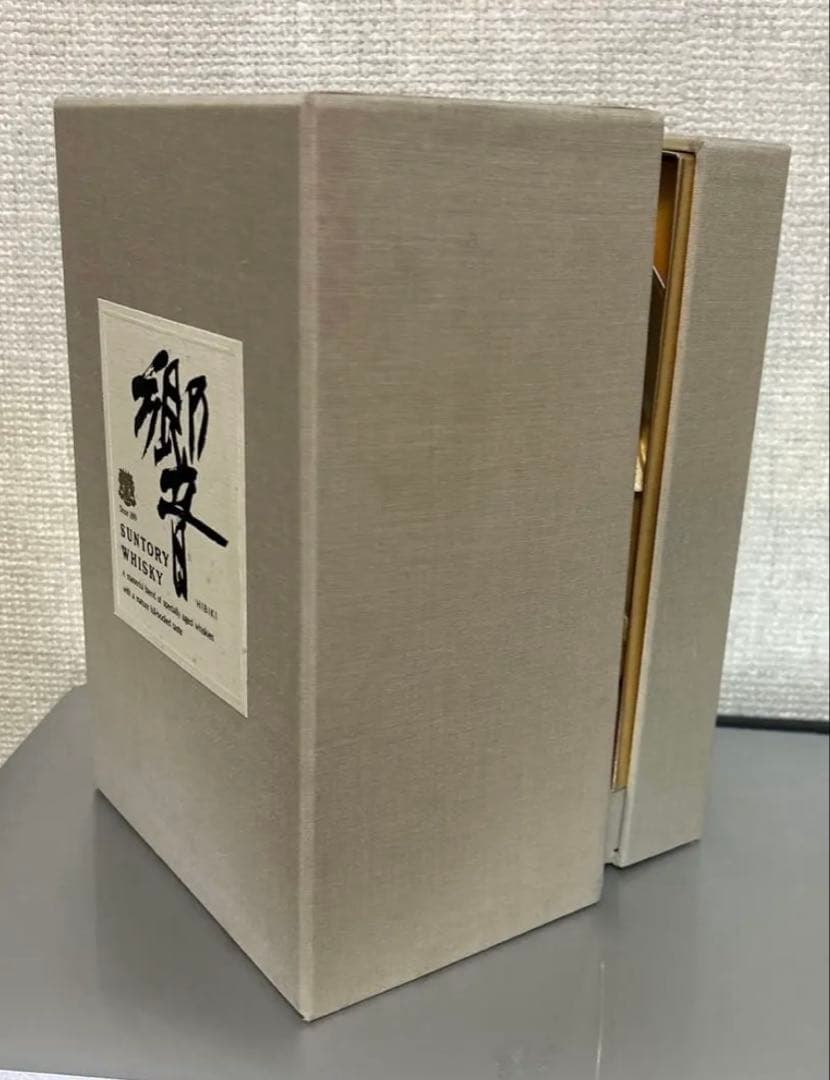 サントリー　SUNTORY ウイスキー 響 750ml 裏ゴールドラベル