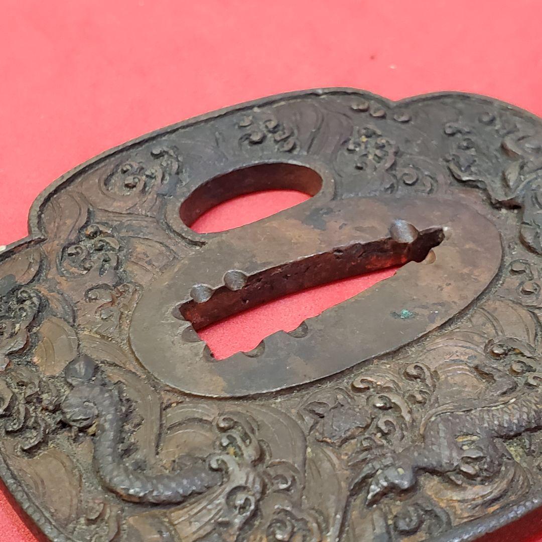 波龍図鐔　赤銅覆輪　鱗彫り　木瓜形　刀鍔　刀の鍔