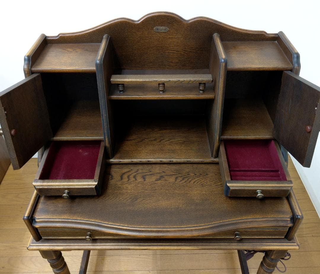 美品 英国 アンティークデザイン BRIGHTON ドレッサー 鋲打スツール