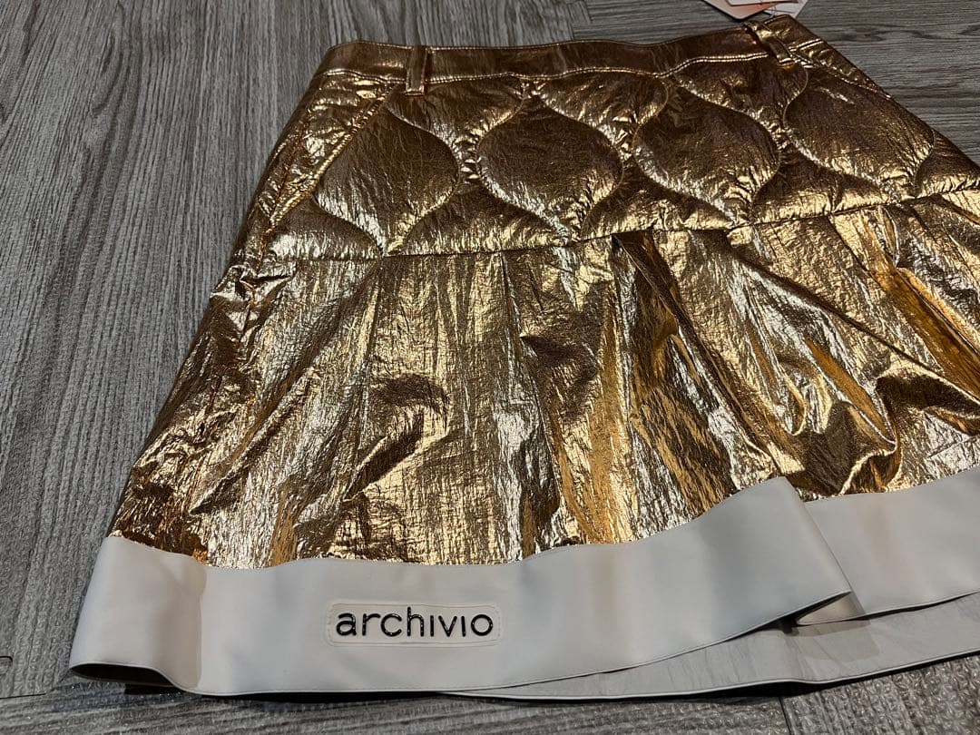 【新品】アルチビオ スカート 38 ゴールド archivio