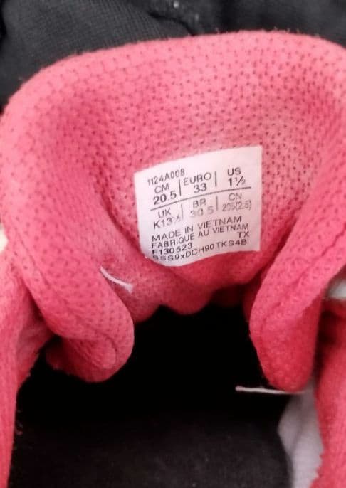 野球用ウェアセットとアクセサリー