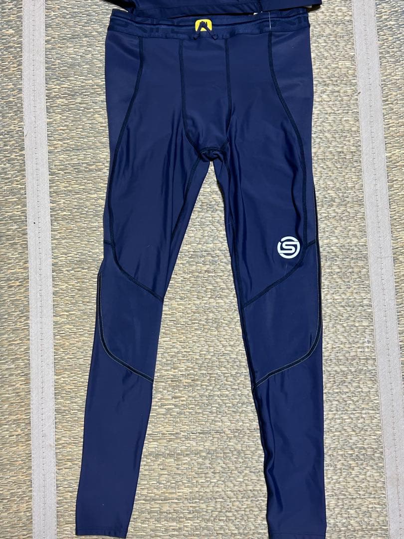 【新品・未使用】上下セットSKINS シリーズ3 メンズ トップス＆タイツ