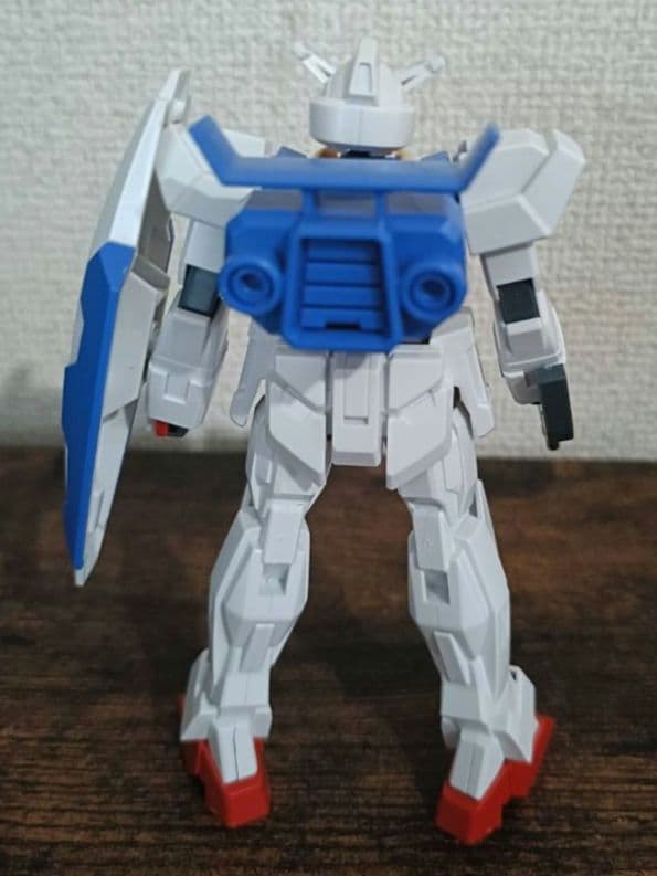 【新品】ガンプラ完成品3体ガンダムフィギュアとカード2枚のセット売り