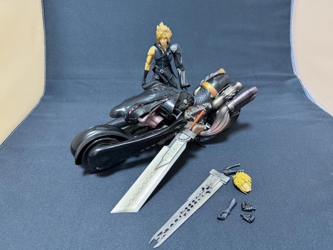 中古 ファイナルファンタジー7 プレイアーツ クラウド＆フェンリル