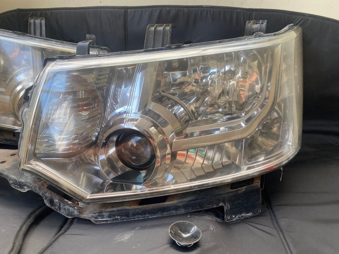 三菱 デリカ D:5 純正ヘッドライト 左右セット（コーティング済み）