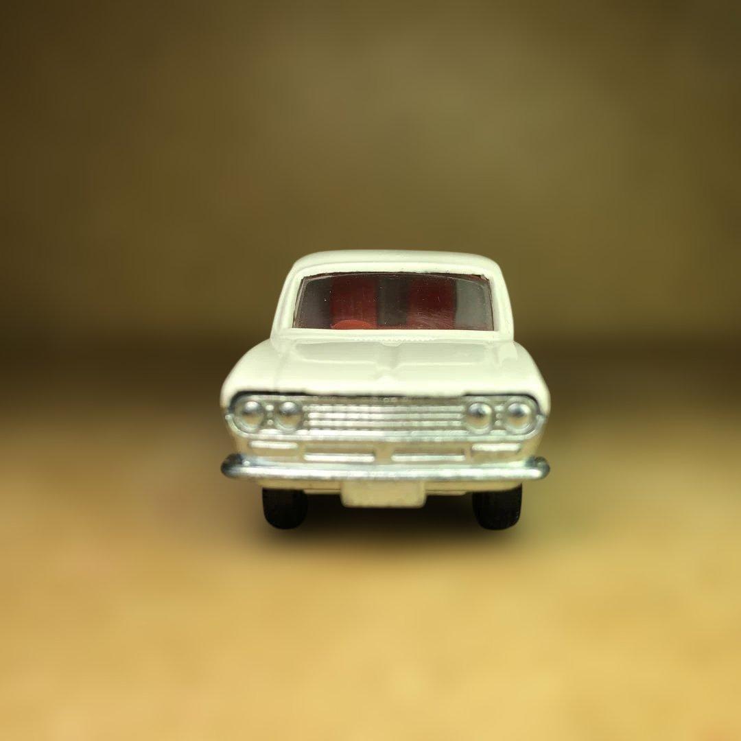 日本製トミカ　黒箱　絶版ダットサン 1300 トラック 1Eホイール　箱無