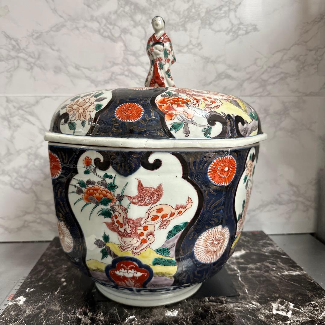 古伊万里、柿右衛門様式、特大女人蓋物、唐獅子、草加紋。　特製、桐箱。