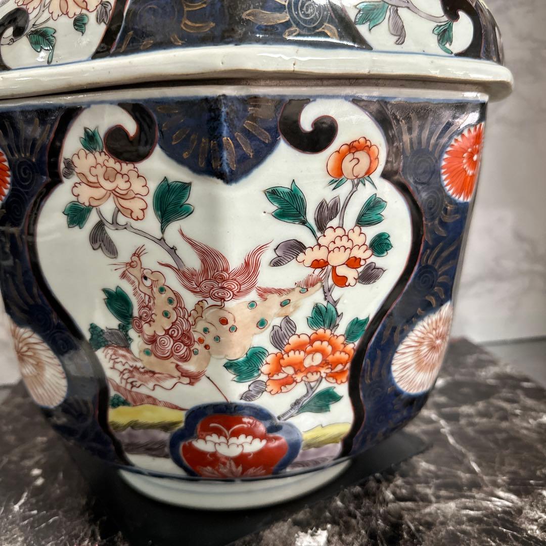 古伊万里、柿右衛門様式、特大女人蓋物、唐獅子、草加紋。　特製、桐箱。