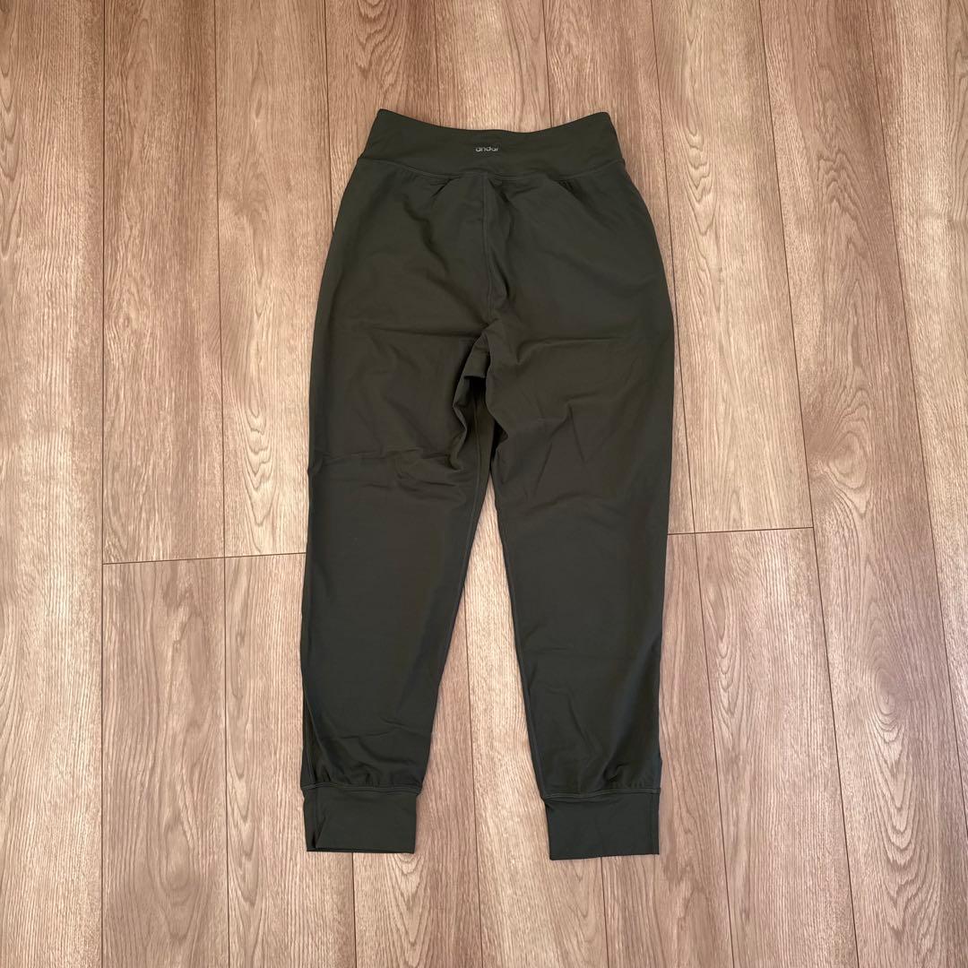 [ 美品 ] andar ジョガーフィットレギンス オリーブカーキ L