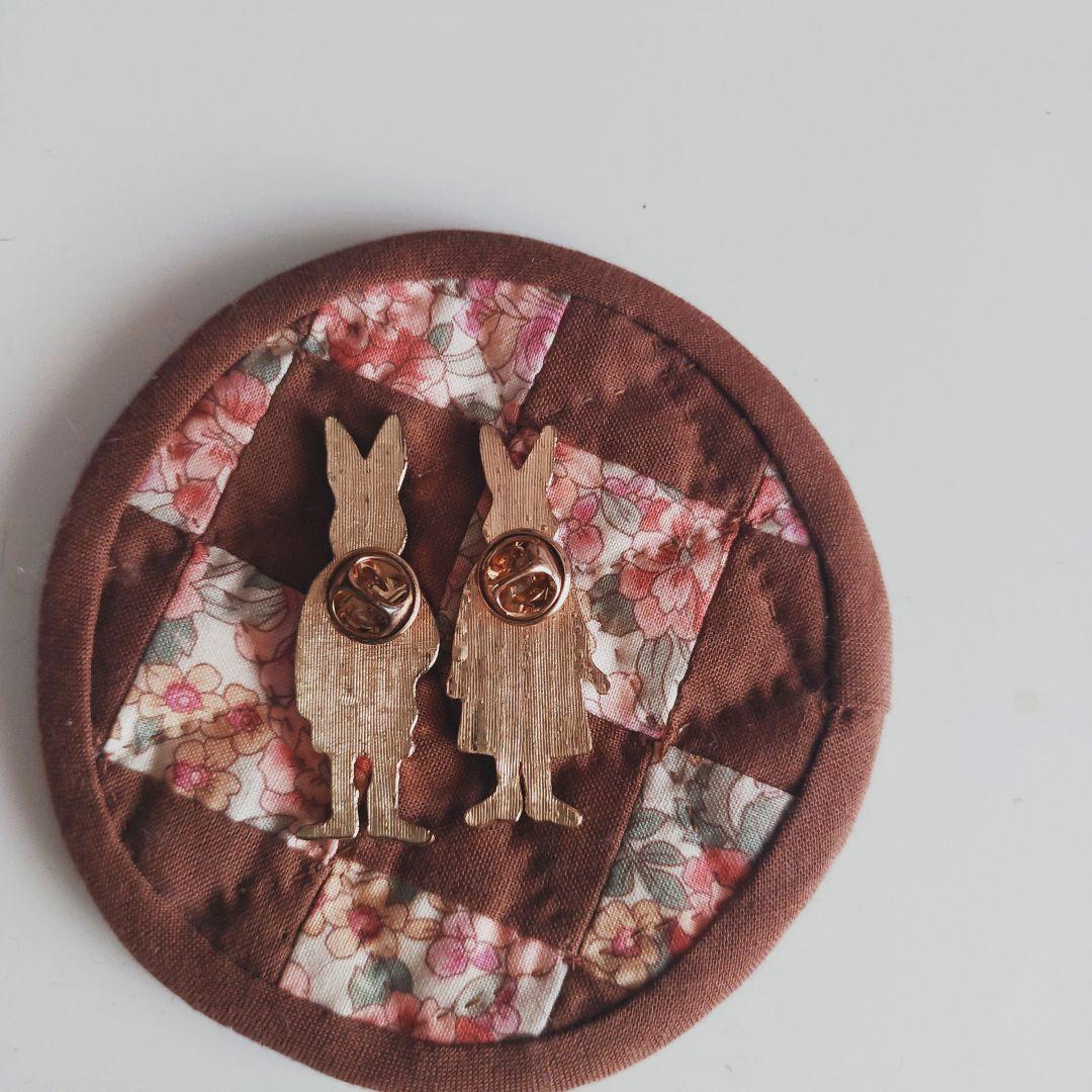 ウサギのピンバッチ