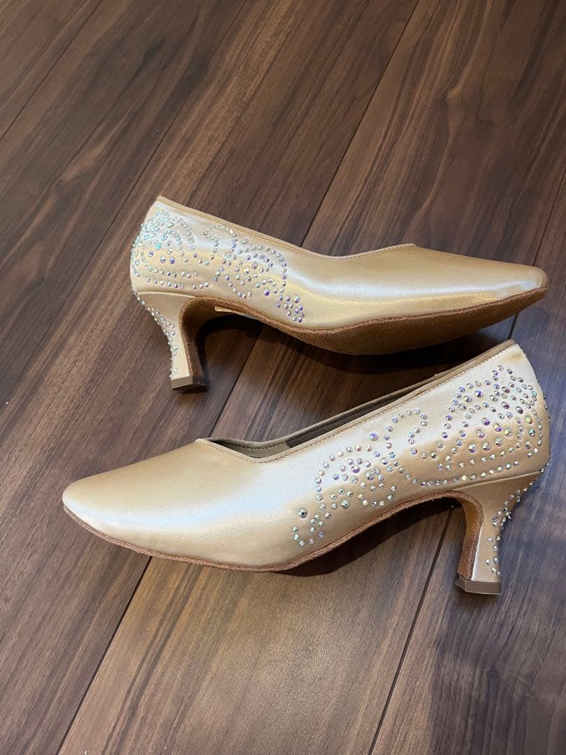 スタンダードシューズ　ラインストーン付き