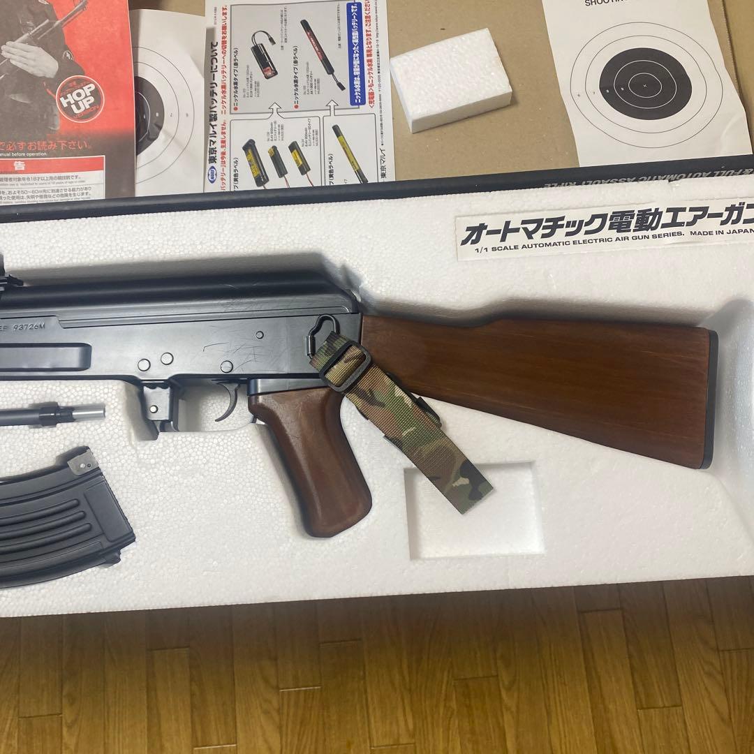 東京マルイ　AK47電動ガン バッテリー、充電器、予備マガジン、玉入れ有り