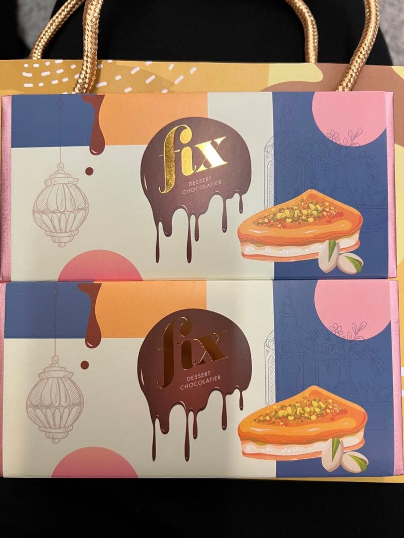 Fix ドバイチョコレート 2枚セット2/22ドバイで購入(紙袋付き)