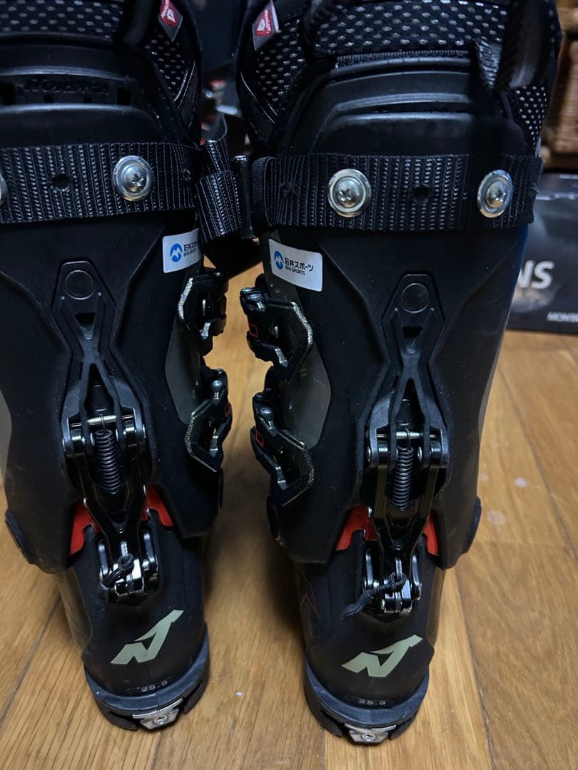 Nordica バックカントリー用アンリミテッド130 スキーブーツ