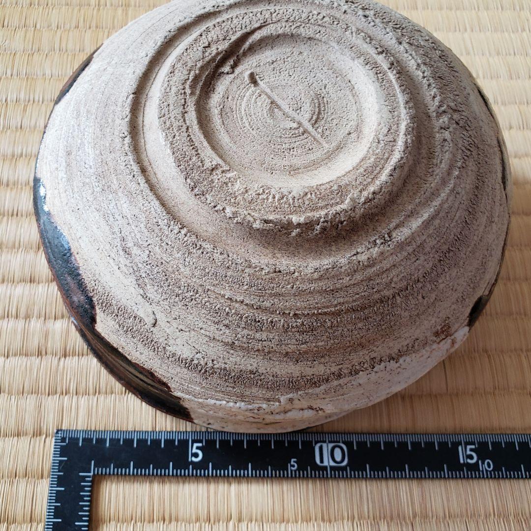 No140　大振りで古い黒織部茶碗