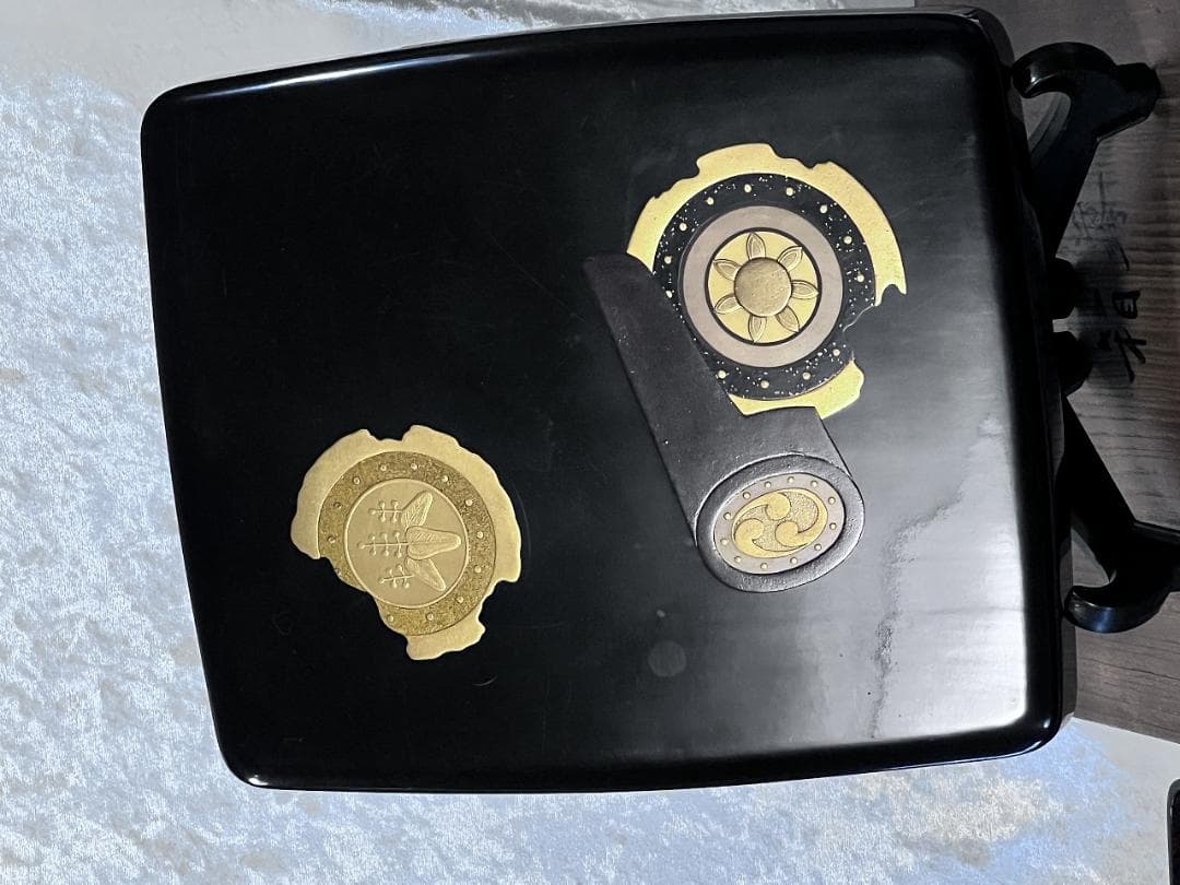 漆器 文箱 金蒔絵硯箱　瓦模様　桐紋　水滴　筆付き 黒 金色装飾 伝統デザイン