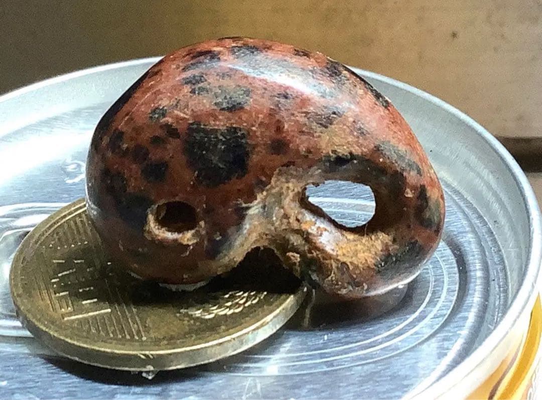 ✳時代鑑定済み鉄鏃と一緒に発掘　✳古墳期超希少【さる玉】黒曜石勾玉‼️出土古墳期