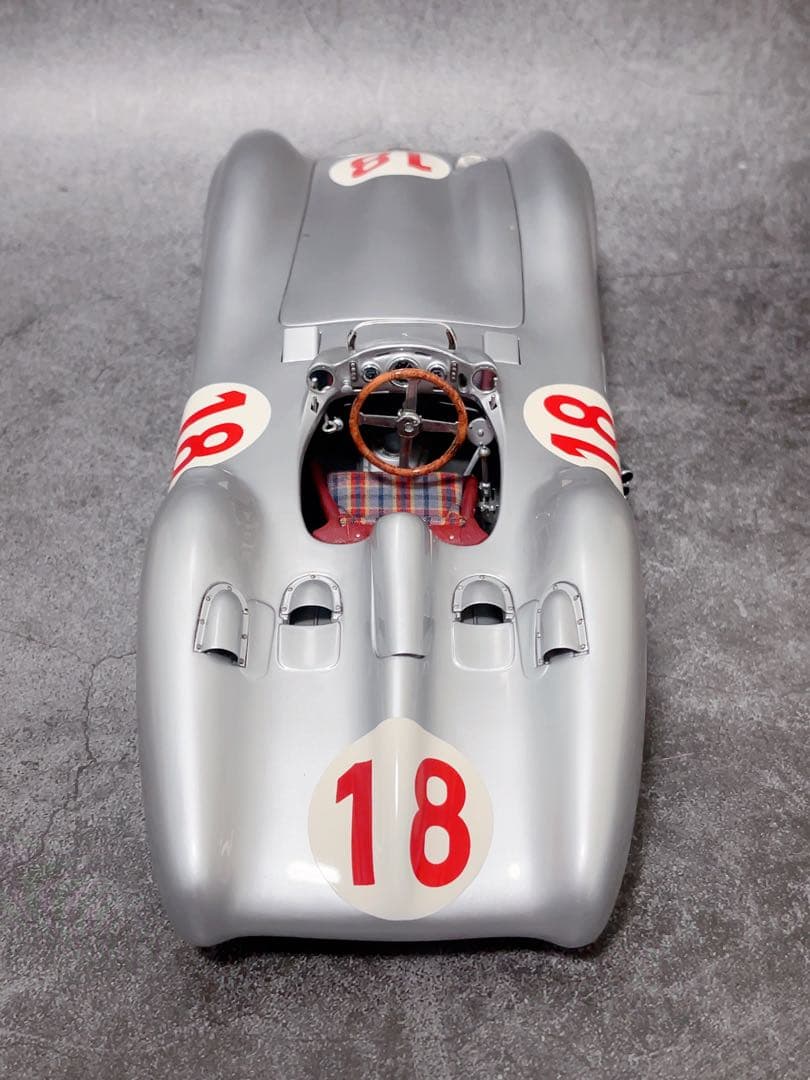 CMC 1/18 メルセデス・ベンツ　W196 優勝車#18 ミニカー